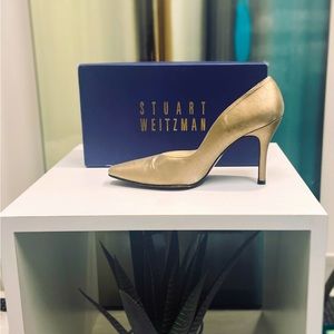 Stuart Weitzman, Plunge Gold Matte Lame
Pumps Size 9.5